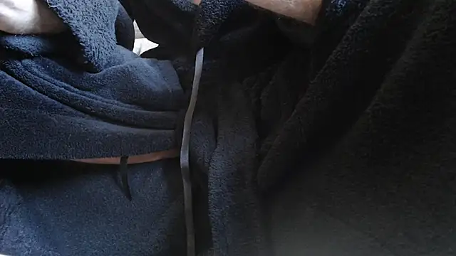 sexpourvous (Ask my age) - retirer peignoir