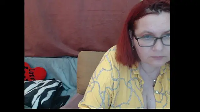 PlayfullMature webcam