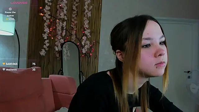 lori_bllossom - Lori_Bllossom's free webcam - UK Sex Cams