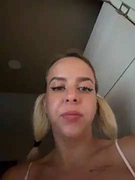 Webcam Model (LikaCat)  is live.Free join now!