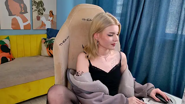 ScarletBlackwood webcam