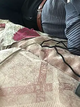 yaocaobi8 (M mature) - 脱衣服，露鸡鸡