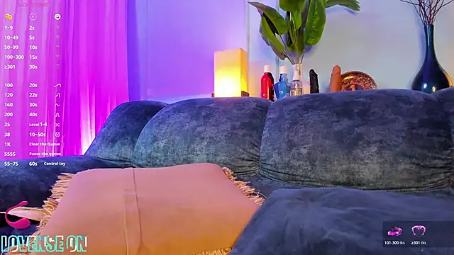 Nicki_Ripperton webcam