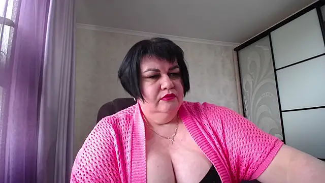 AlluringCurves webcam