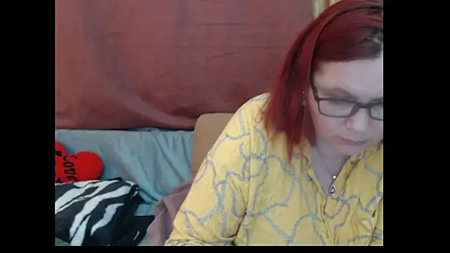 PlayfullMature webcam