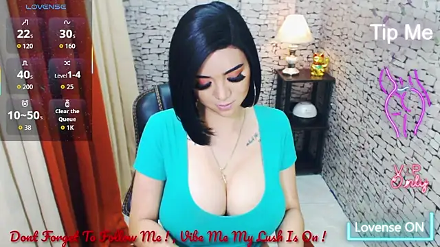 BigTitsnHugeCockTs webcam