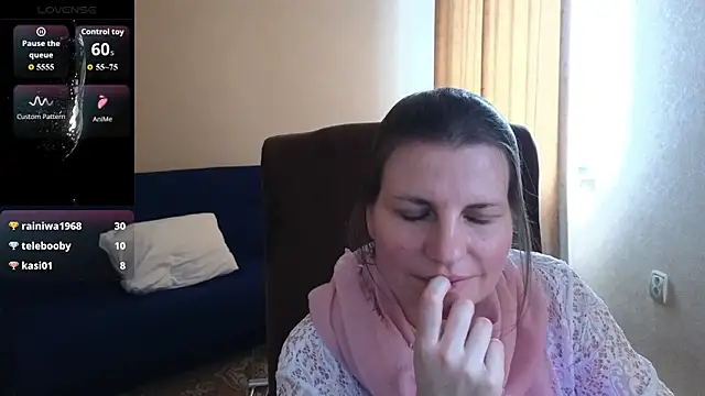 Mirabelle_Velvet webcam