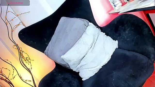 MargaretQualley webcam