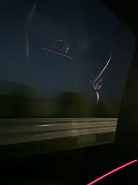 fannywell (F milf) - 5点锺接侄子，家长们已经陆续来了，有的学生已经出来了