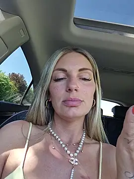 Ly_die Live Webcam on Stripchat