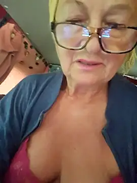 Webcam Model (Hot-Muci)  is live.Free join now!