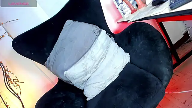 MargaretQualley webcam