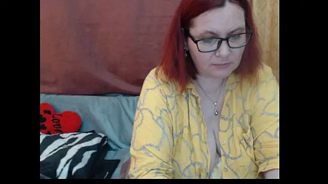 PlayfullMature webcam