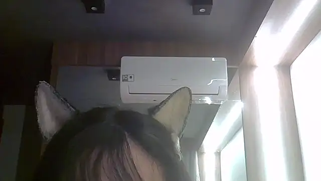 SkinnyKitten live sex cam