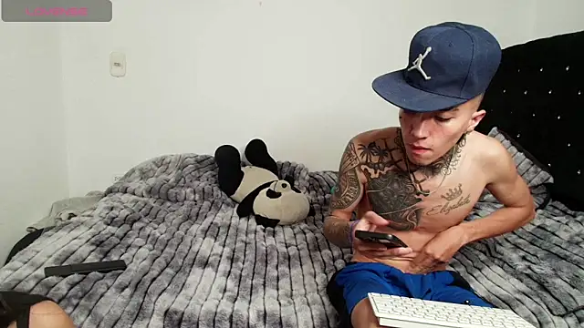 Kitty_and_jake webcam