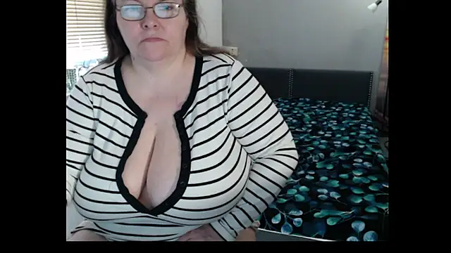 Sweetboobs live sex cam