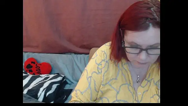 PlayfullMature webcam