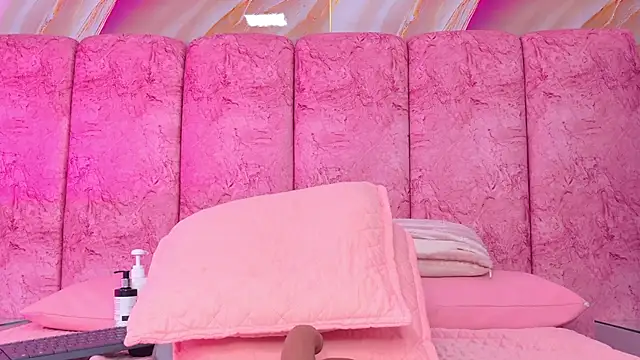 emmacurvy - Emmacurvy's free webcam - UK Sex Cams