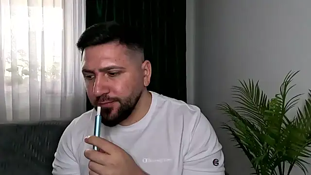 Gold_Alpha_Boy webcam