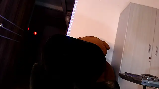 Modella: mistressbigcock777