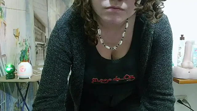 curly_greeneyed webcam