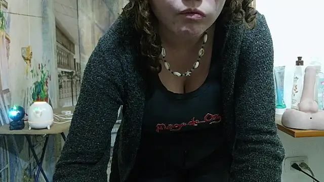 curly_greeneyed webcam