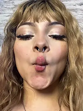 nude chatroom Sakuramoss