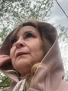 Irina2909@xh live sex cam