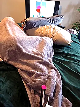 Icebearsticlese webcam