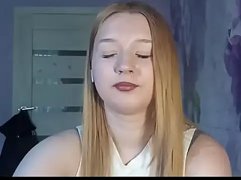 ChantayCambronne webcam