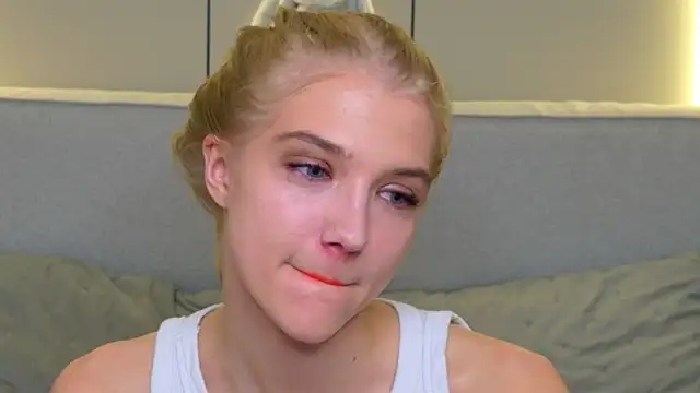 4example_Chloe webcam