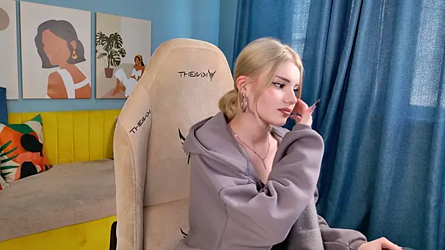 ScarletBlackwood webcam