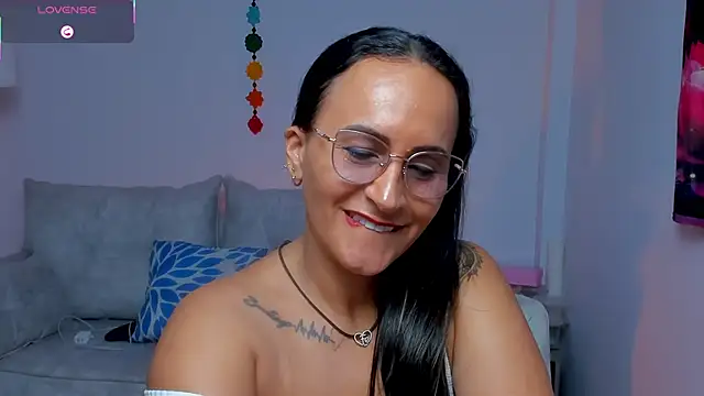 Sara_Charmy webcam