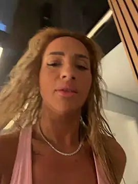 LovingBlondie webcam