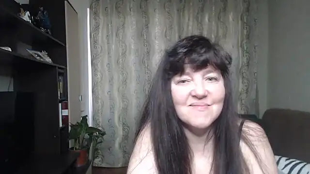 Illusionq Stripchat cam model