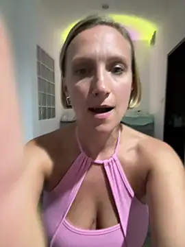 umatruewoman - UmaTruewoman's free webcam - UK Sex Cams