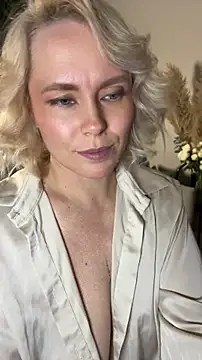 Charming_Daphny webcam