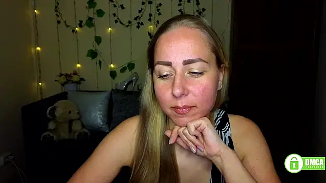 Alicewonderrmiss webcam