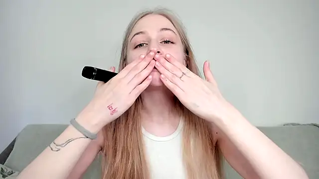 MiaMews live sex cam