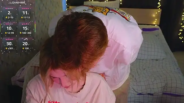 two_gerls_here webcam