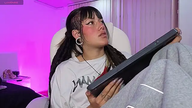 _sharlotte777 webcam