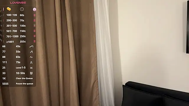 Ur_neighbor_Kira webcam