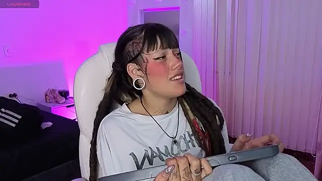 _sharlotte777 webcam