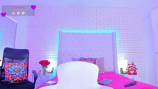 Coco_Balenciaga_ webcam