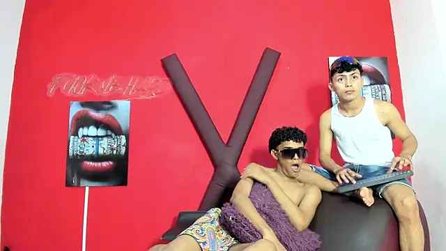 VERY_HOT_GUYS webcam