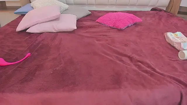 mask_red_girl webcam