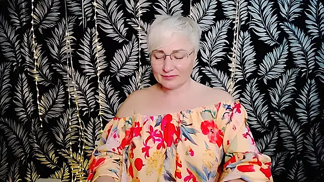 Olivia_playful webcam