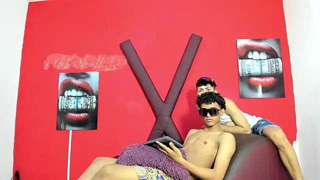 VERY_HOT_GUYS webcam