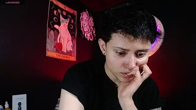 girl_intense444 webcam