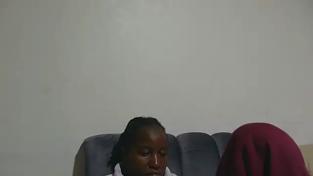 sluttylaura21 webcam